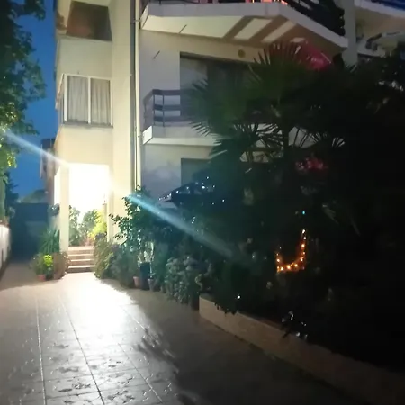 Urdoviza 招待所 3*